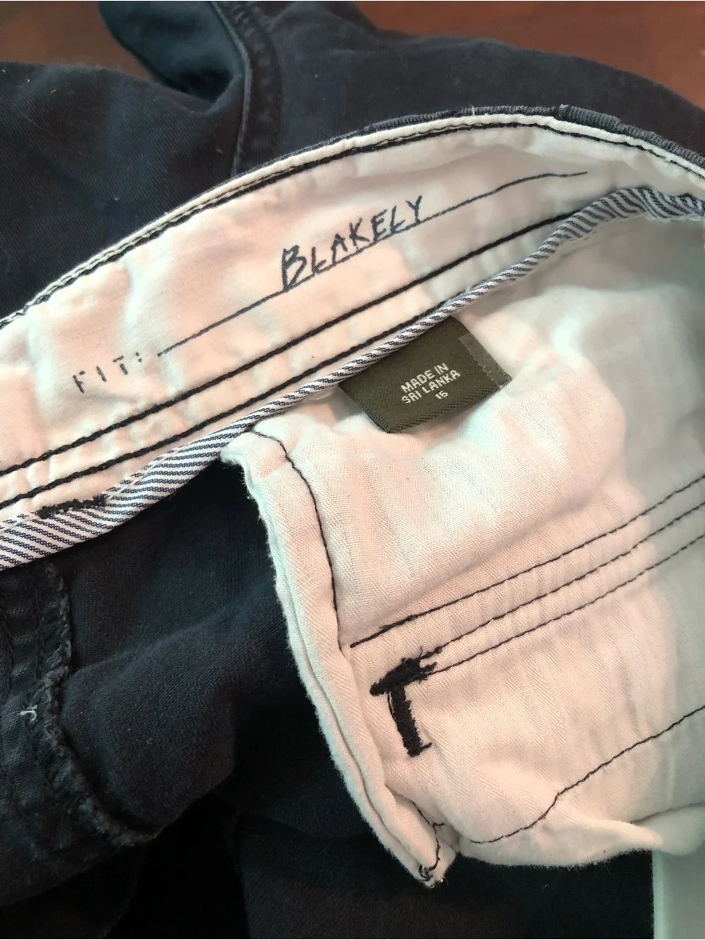 Eddie Bauer Navy Blue Blakely Fit Chino Shorts Cotton Womens 16 Lived-In Fade